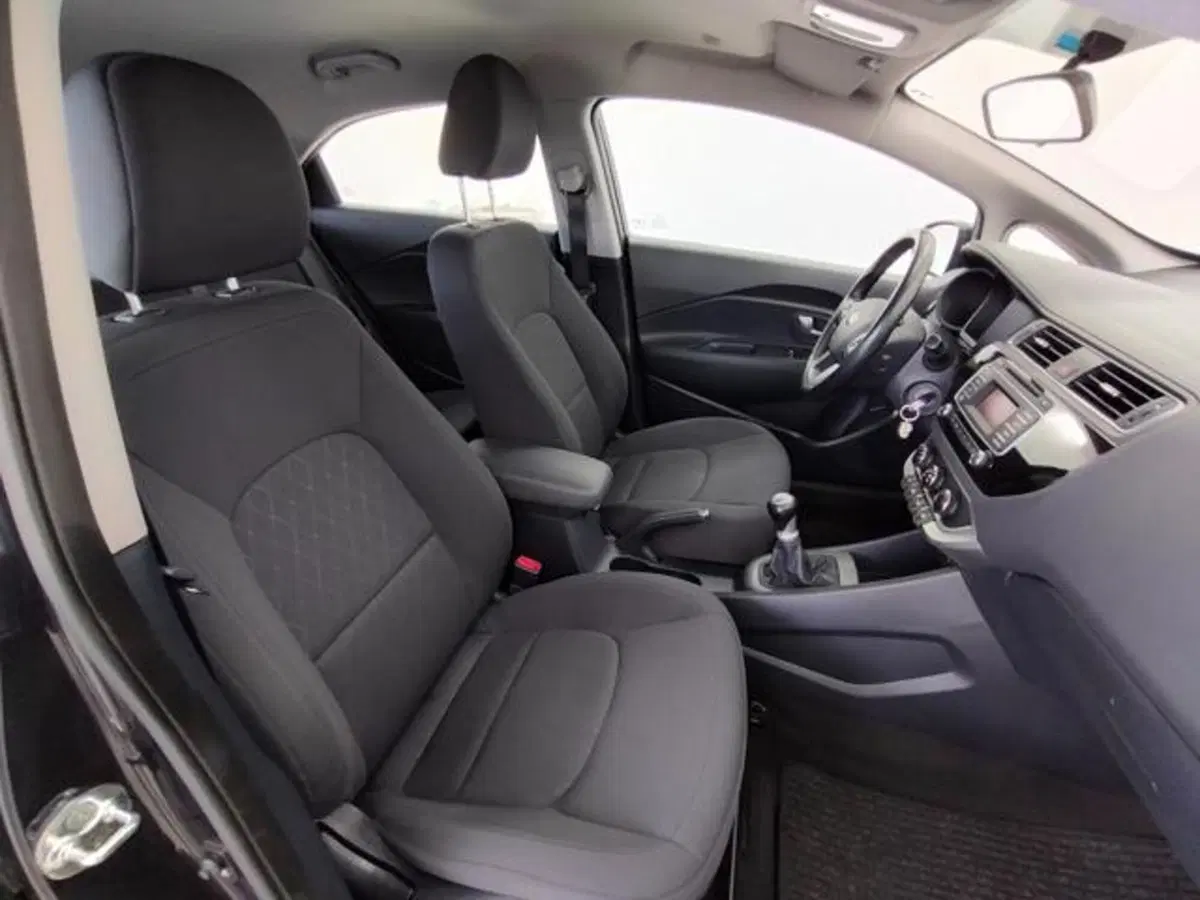 Kia Rio usata a Como (3)