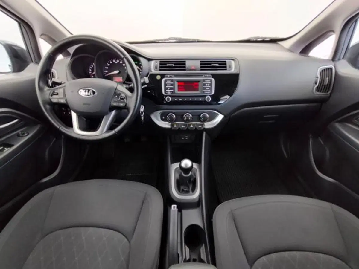 Kia Rio usata a Como (4)