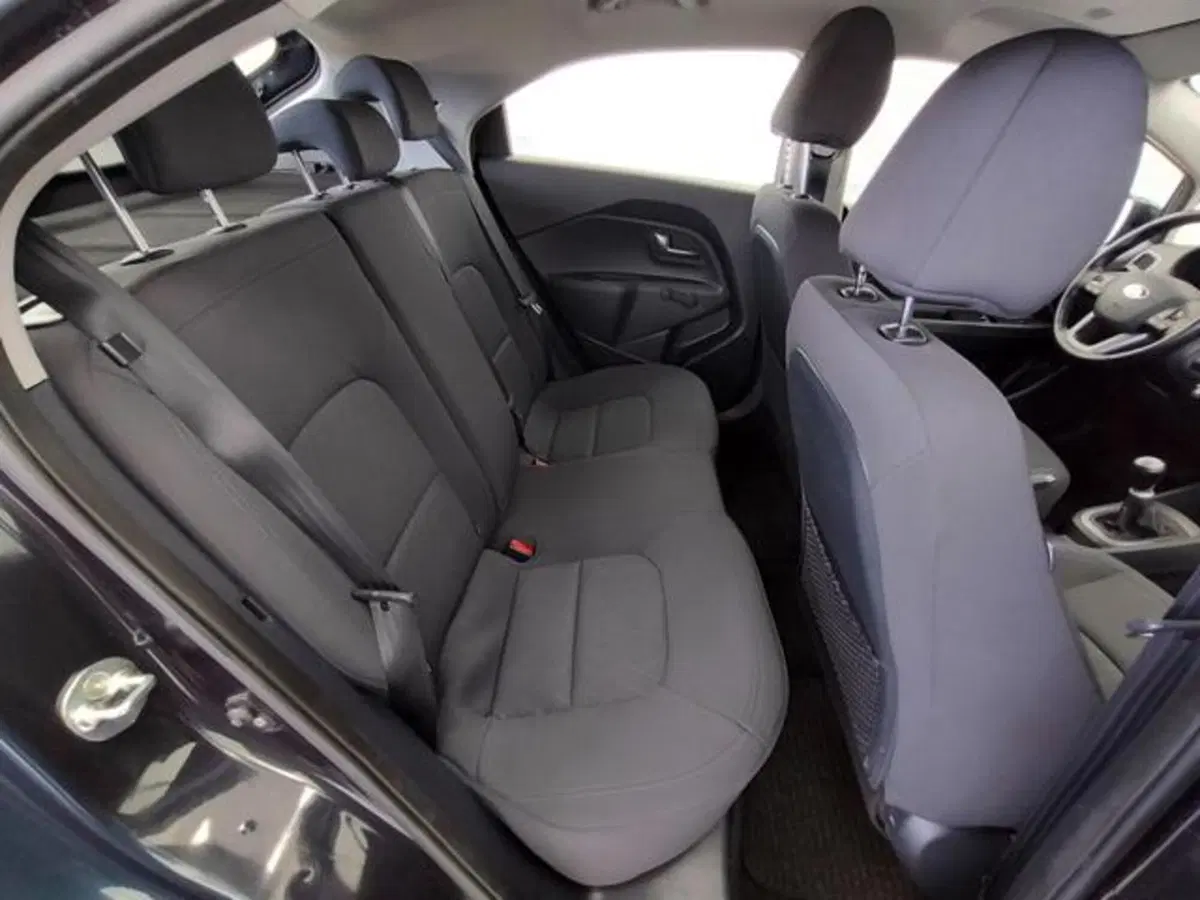 Kia Rio usata a Como (5)