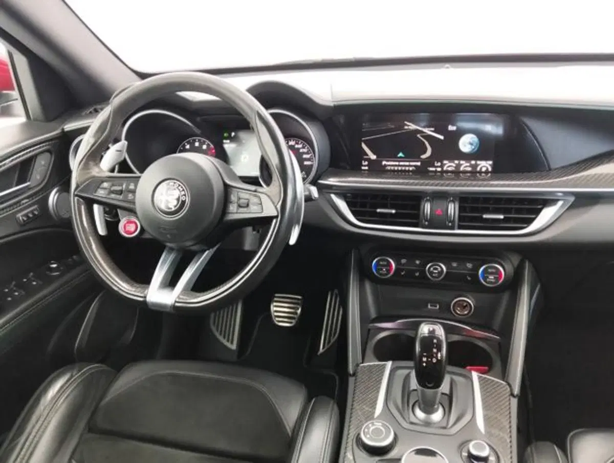 Alfa Romeo Stelvio usata a Como (11)