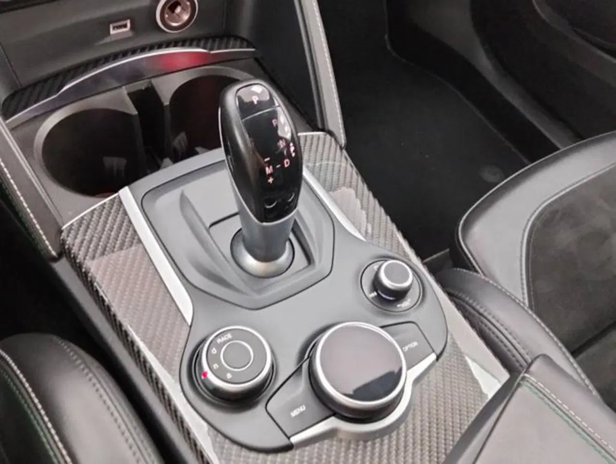 Alfa Romeo Stelvio usata a Como (19)