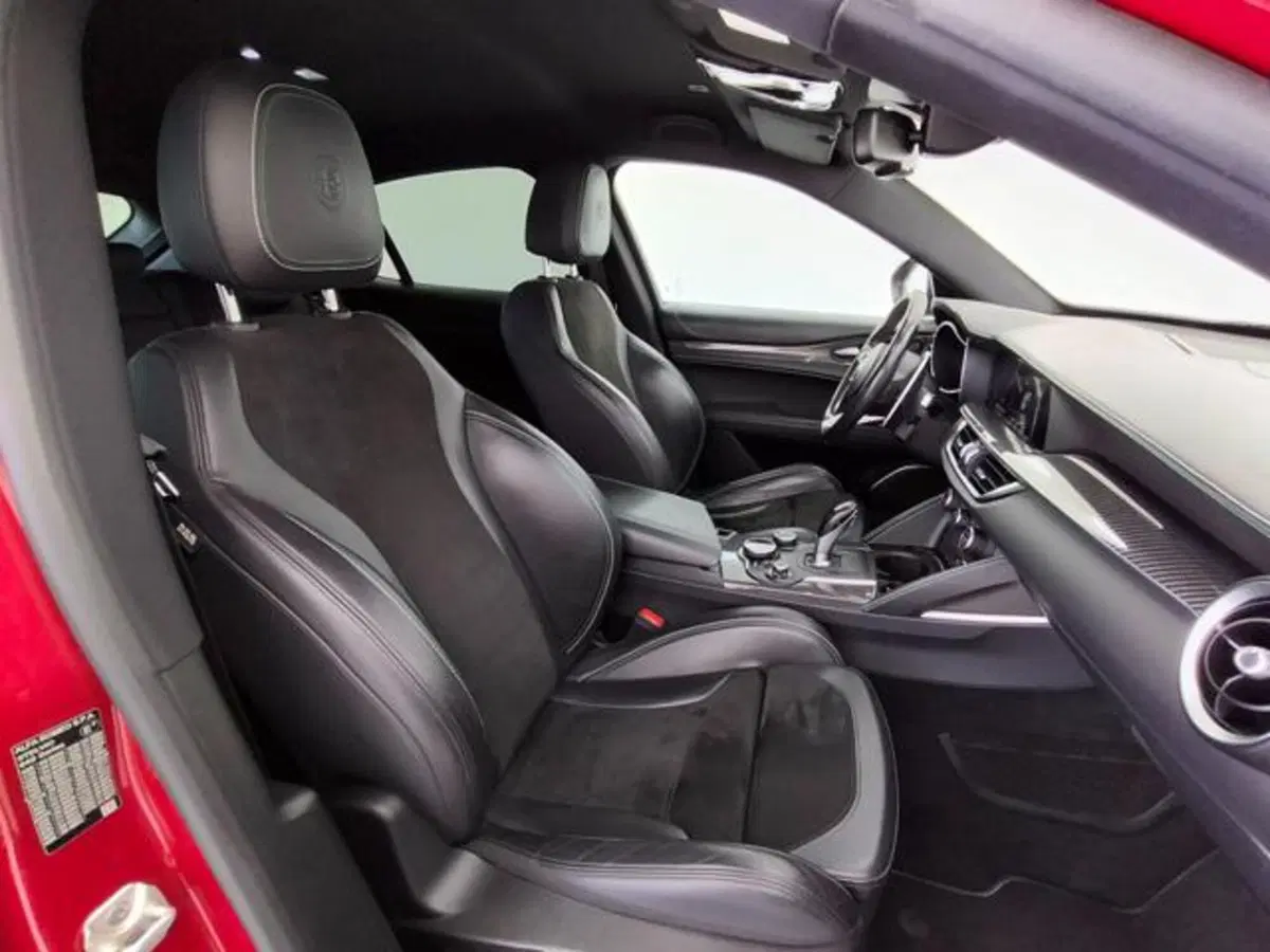 Alfa Romeo Stelvio usata a Como (4)