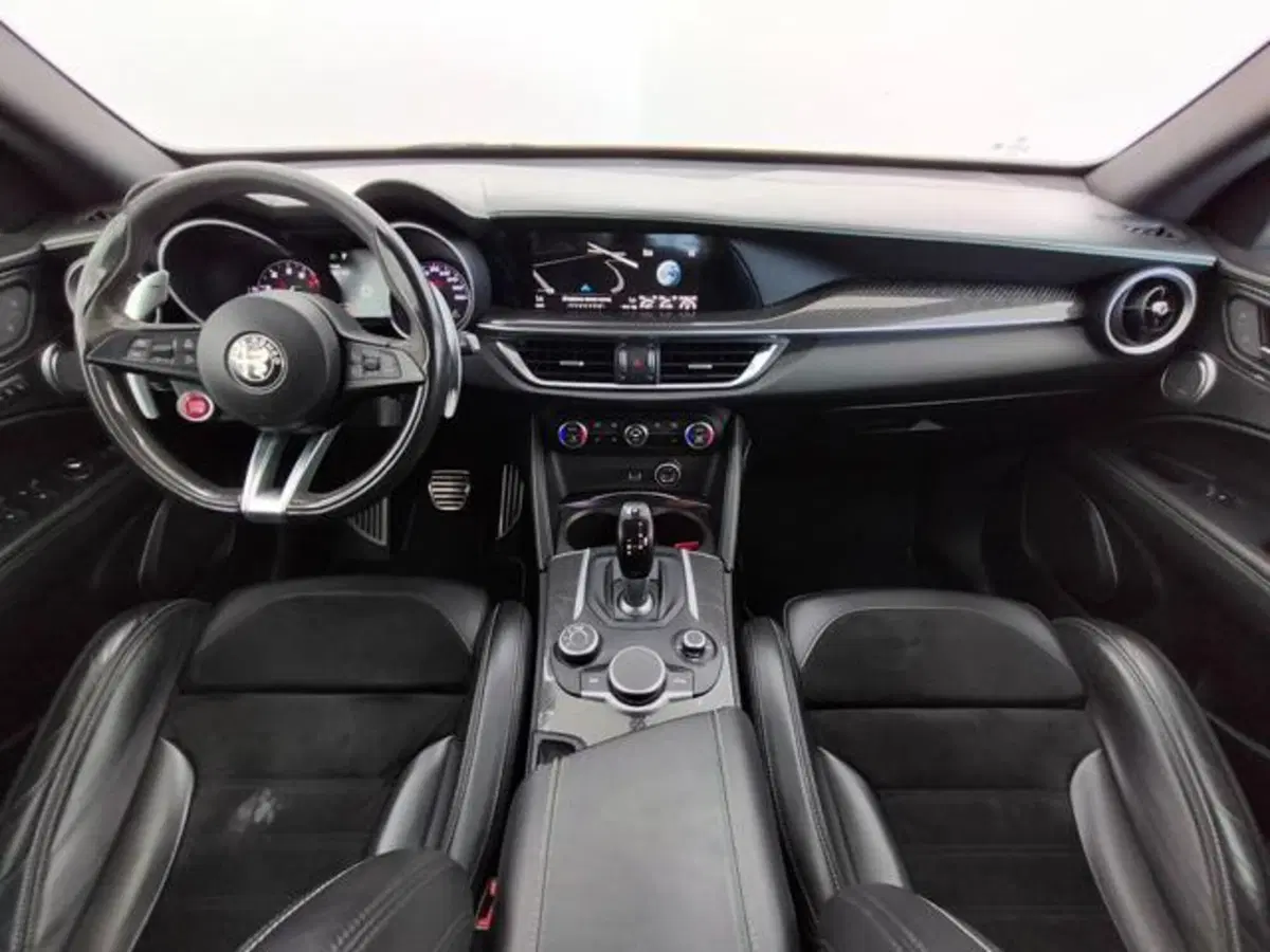 Alfa Romeo Stelvio usata a Como (5)