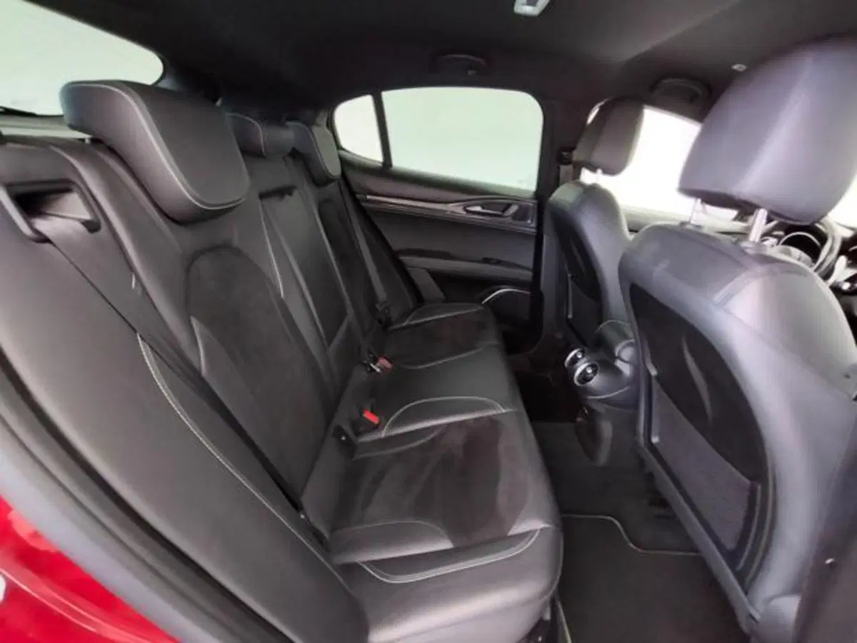 Alfa Romeo Stelvio usata a Como (6)