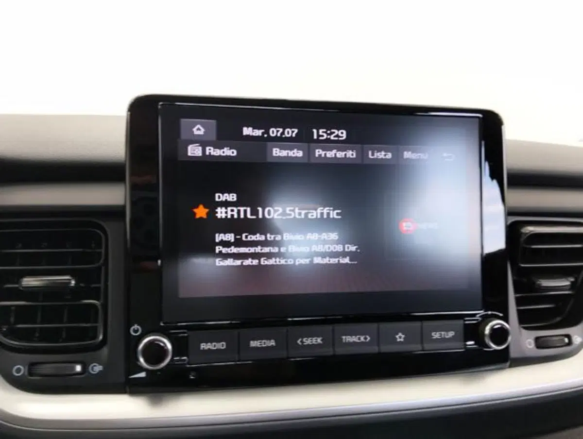Kia Stonic usata a Como (14)