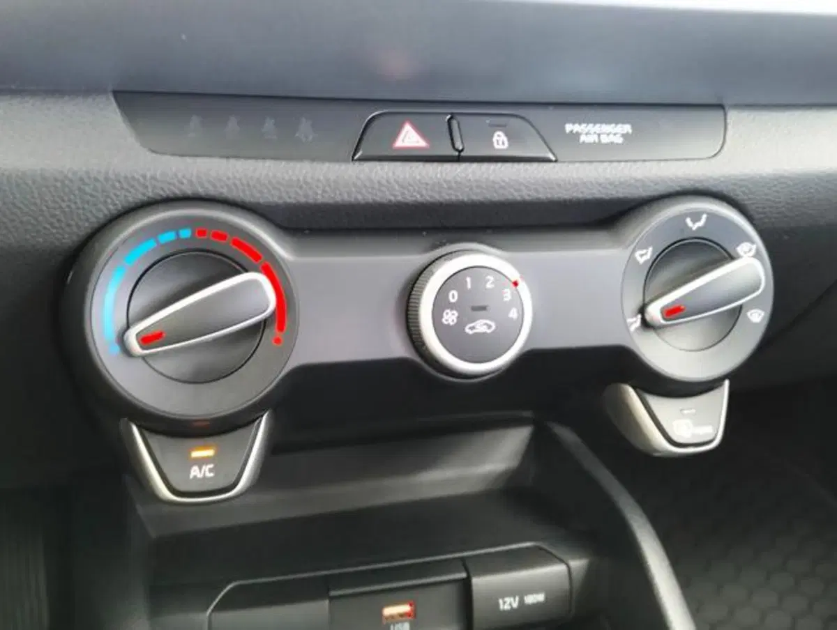 Kia Stonic usata a Como (17)