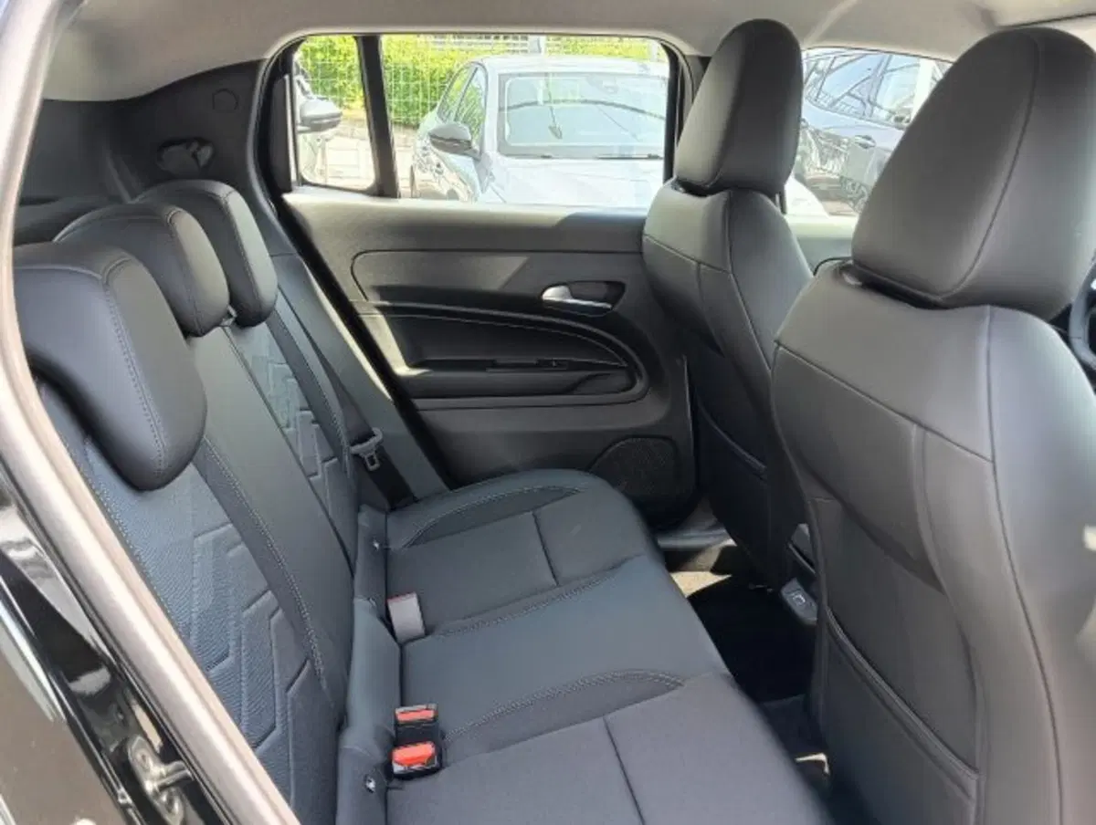 Jeep Avenger nuova a Brescia (19)