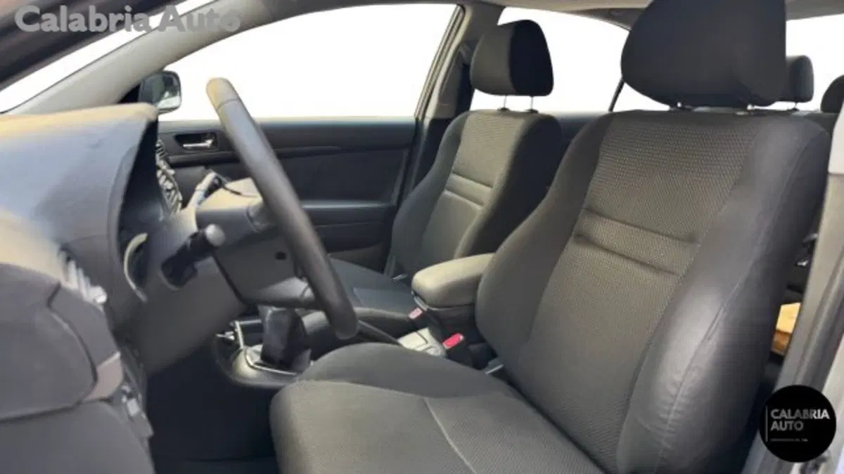 Toyota Avensis usata a Reggio Calabria (10)