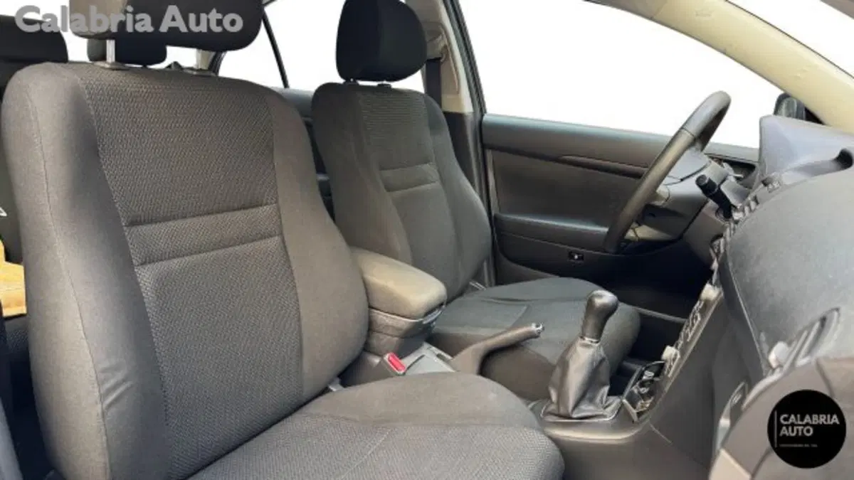 Toyota Avensis usata a Reggio Calabria (11)