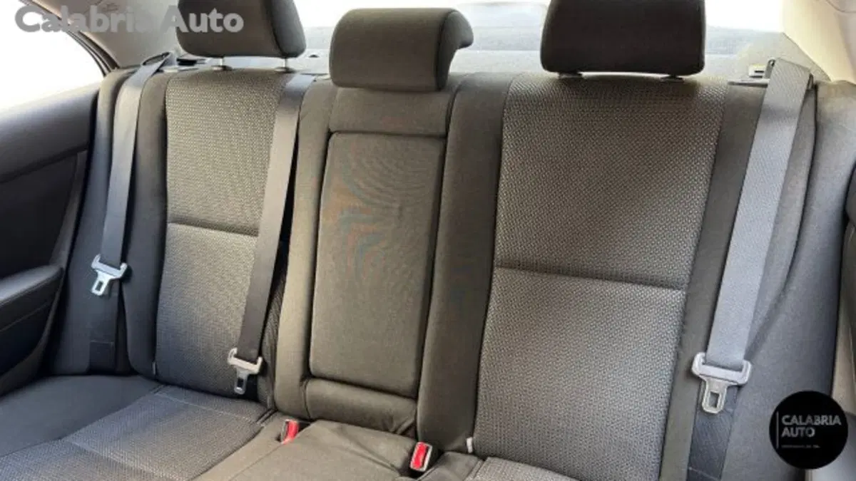 Toyota Avensis usata a Reggio Calabria (14)