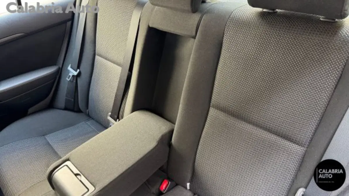 Toyota Avensis usata a Reggio Calabria (15)