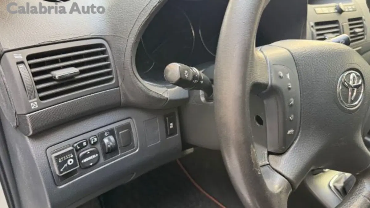 Toyota Avensis usata a Reggio Calabria (17)