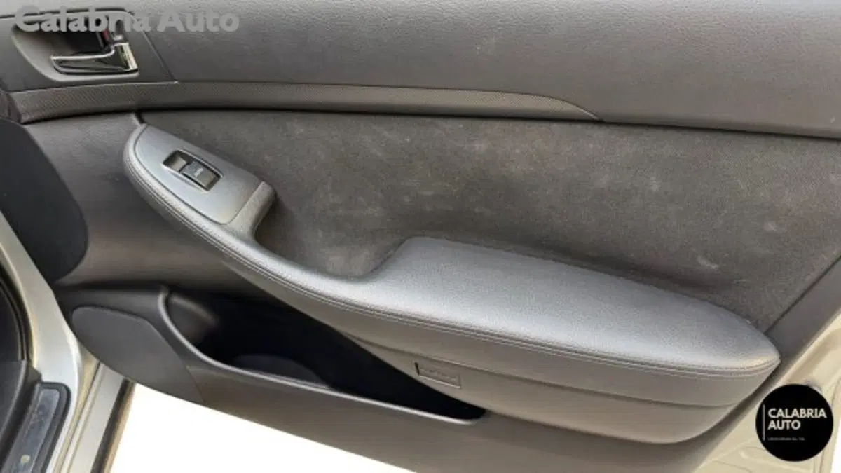 Toyota Avensis usata a Reggio Calabria (19)