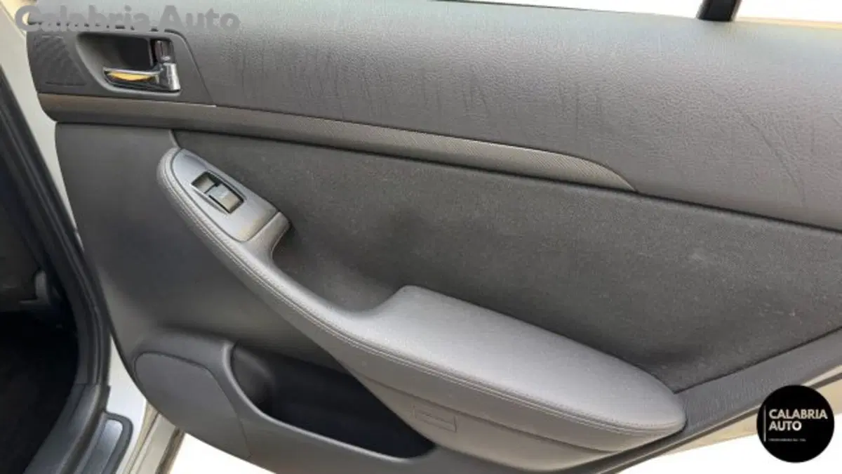 Toyota Avensis usata a Reggio Calabria (20)