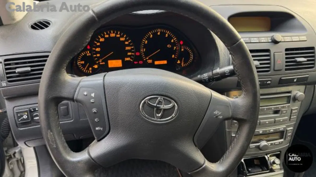 Toyota Avensis usata a Reggio Calabria (6)