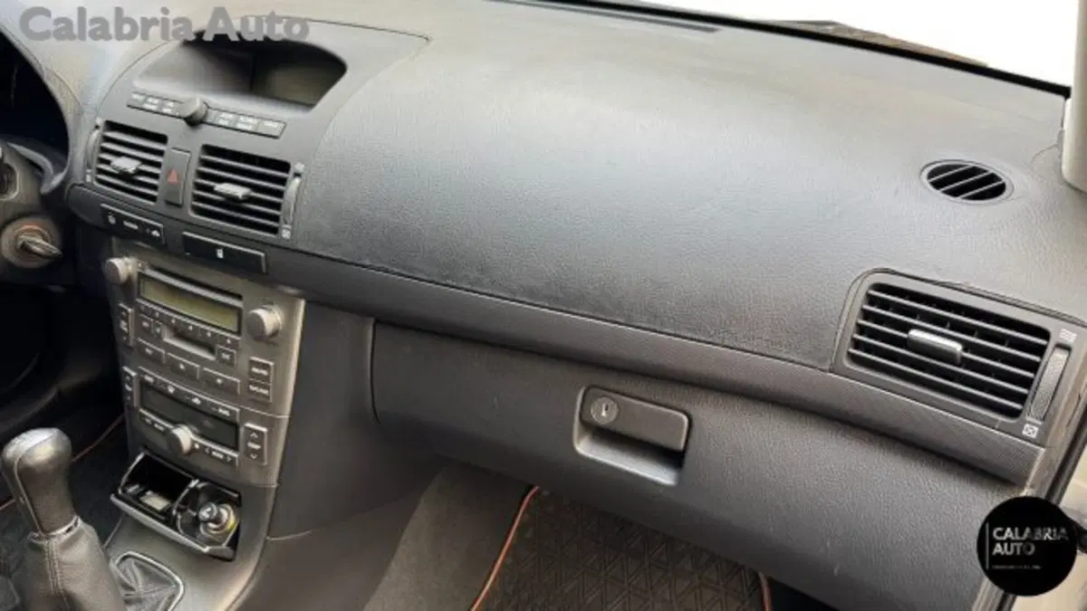 Toyota Avensis usata a Reggio Calabria (9)