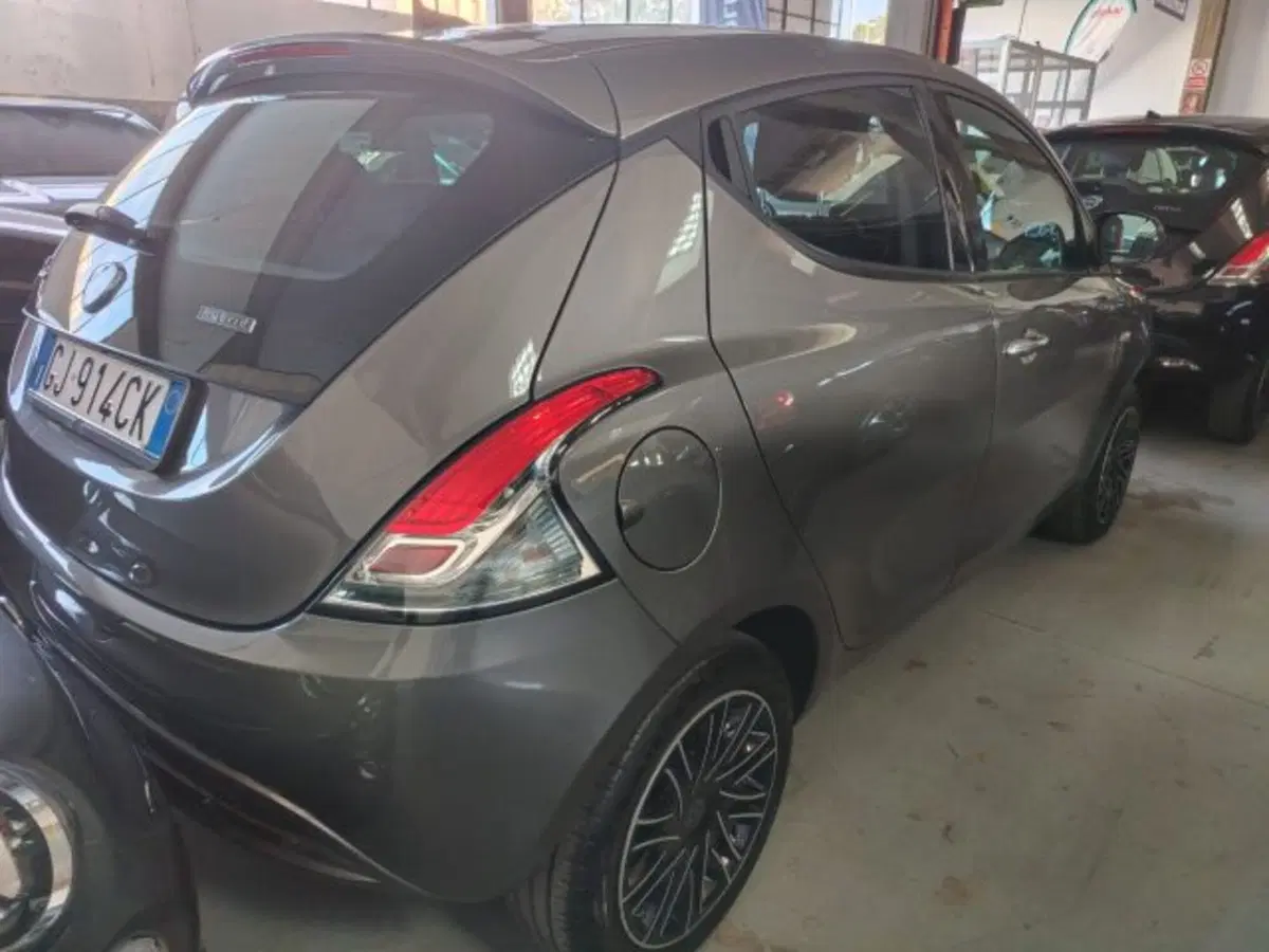Lancia Ypsilon usata a Forlì-Cesena (10)