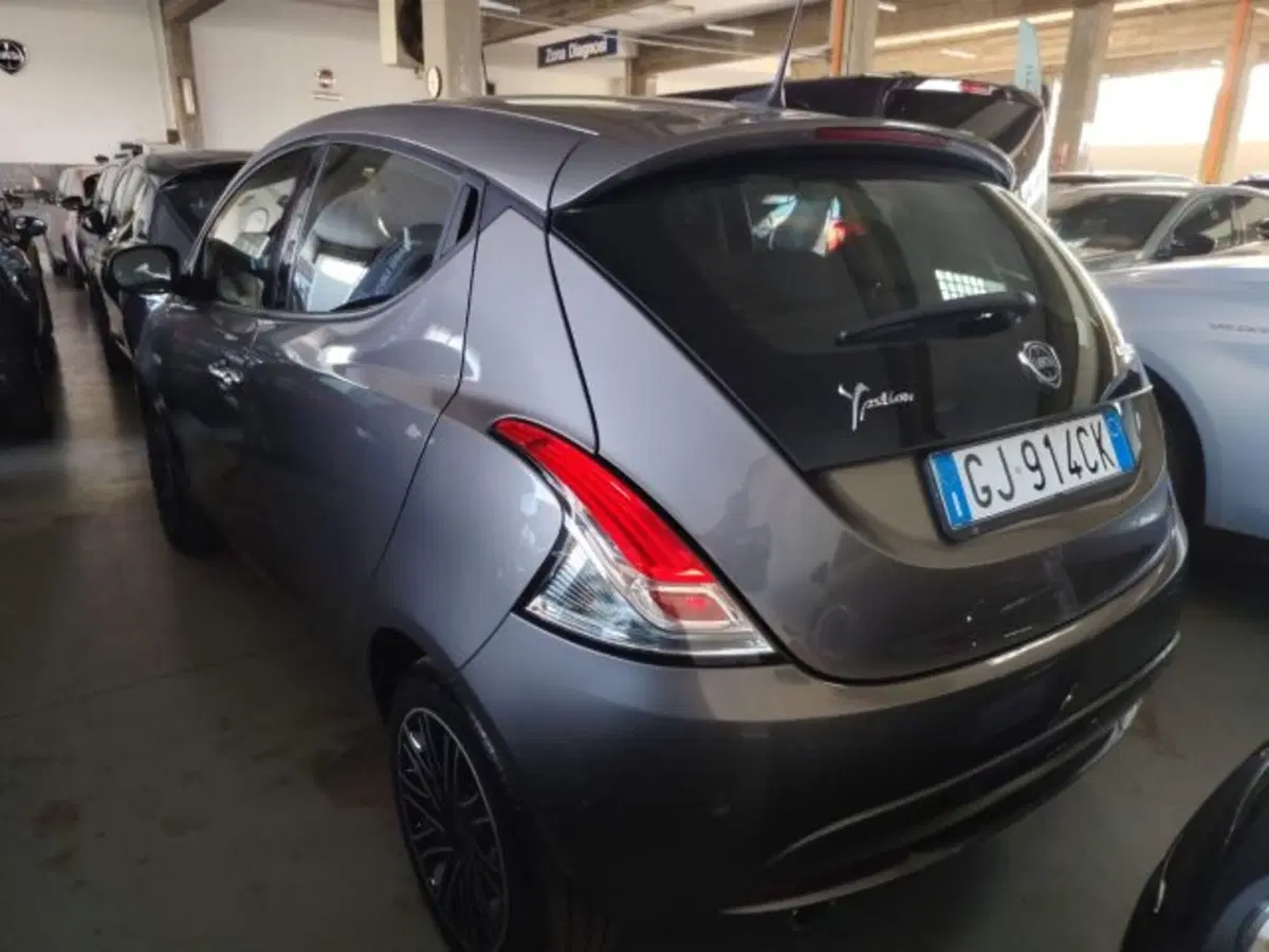 Lancia Ypsilon usata a Forlì-Cesena (11)
