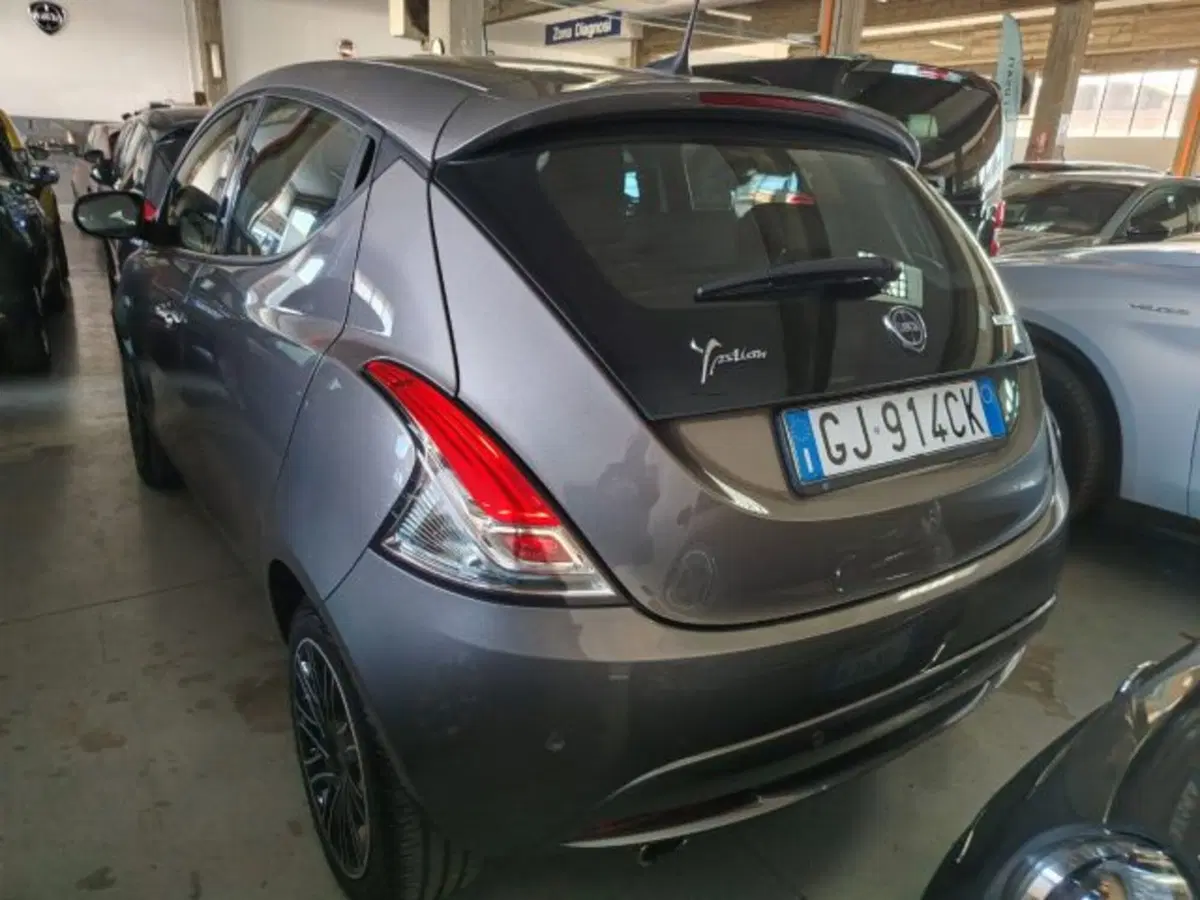 Lancia Ypsilon usata a Forlì-Cesena (12)