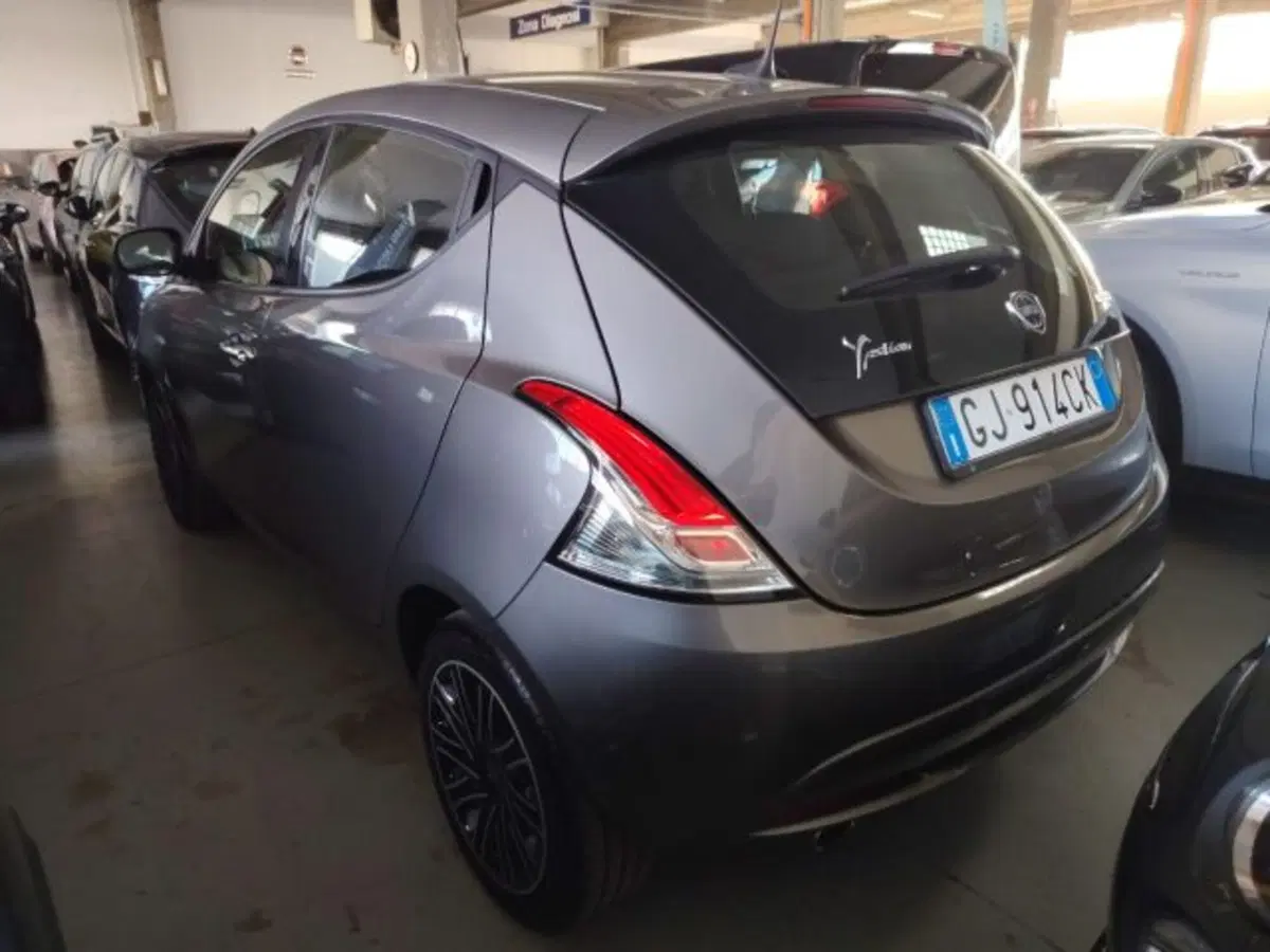 Lancia Ypsilon usata a Forlì-Cesena (13)