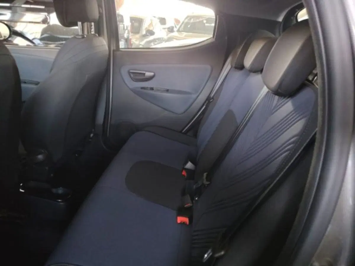 Lancia Ypsilon usata a Forlì-Cesena (16)