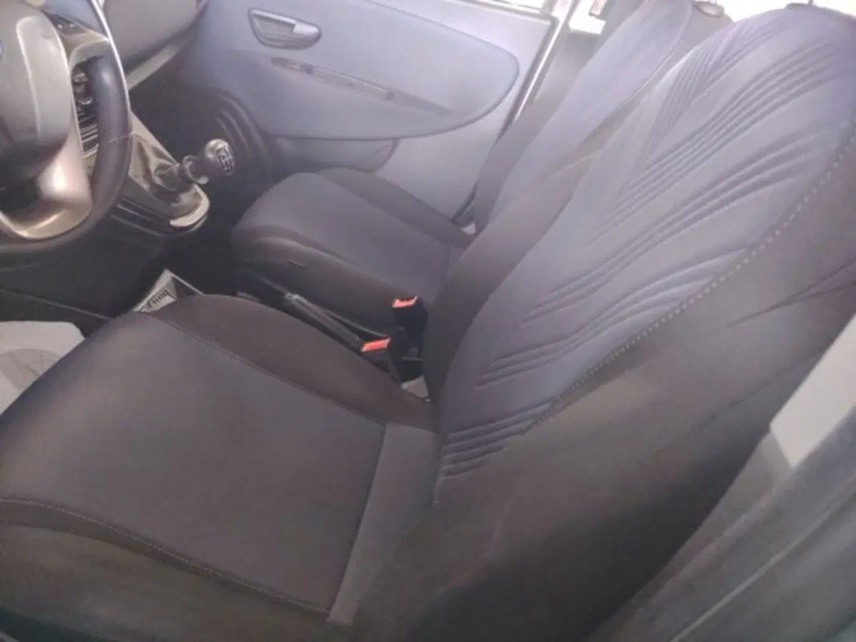 Lancia Ypsilon usata a Forlì-Cesena (17)