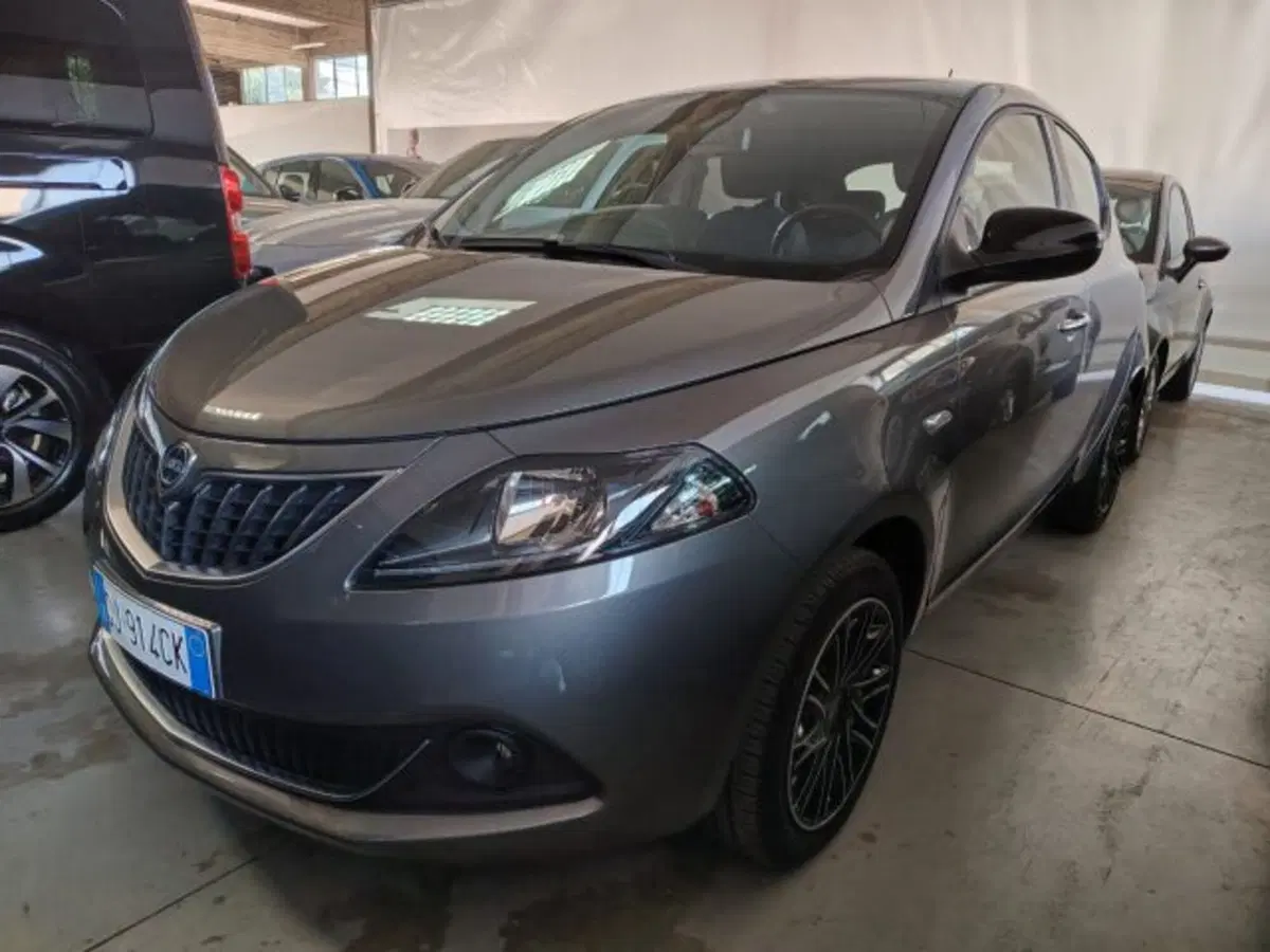 Lancia Ypsilon usata a Forlì-Cesena (4)