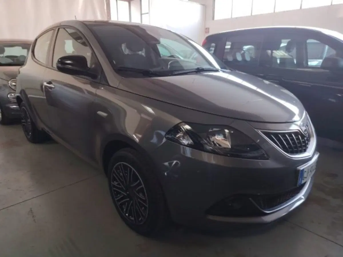 Lancia Ypsilon usata a Forlì-Cesena (5)