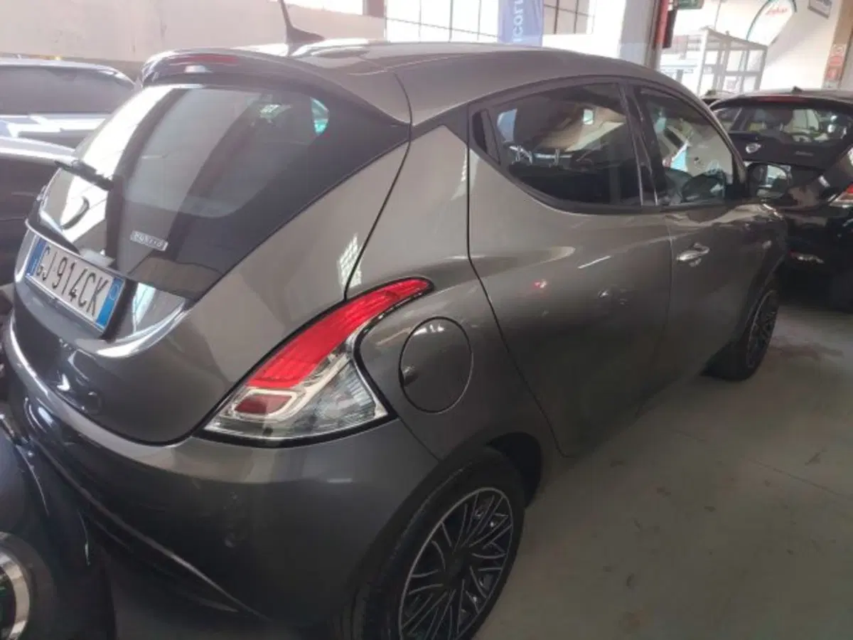 Lancia Ypsilon usata a Forlì-Cesena (9)