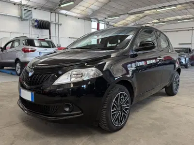 Lancia Ypsilon 1.0 FireFly 5 porte S&amp;S Hybrid Silver Plus del 2023 usata a Monza