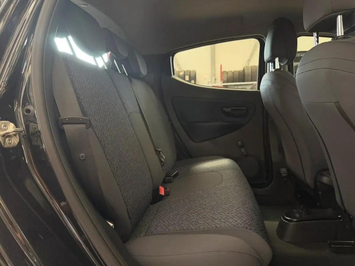 Lancia Ypsilon usata a Monza e Brianza (10)