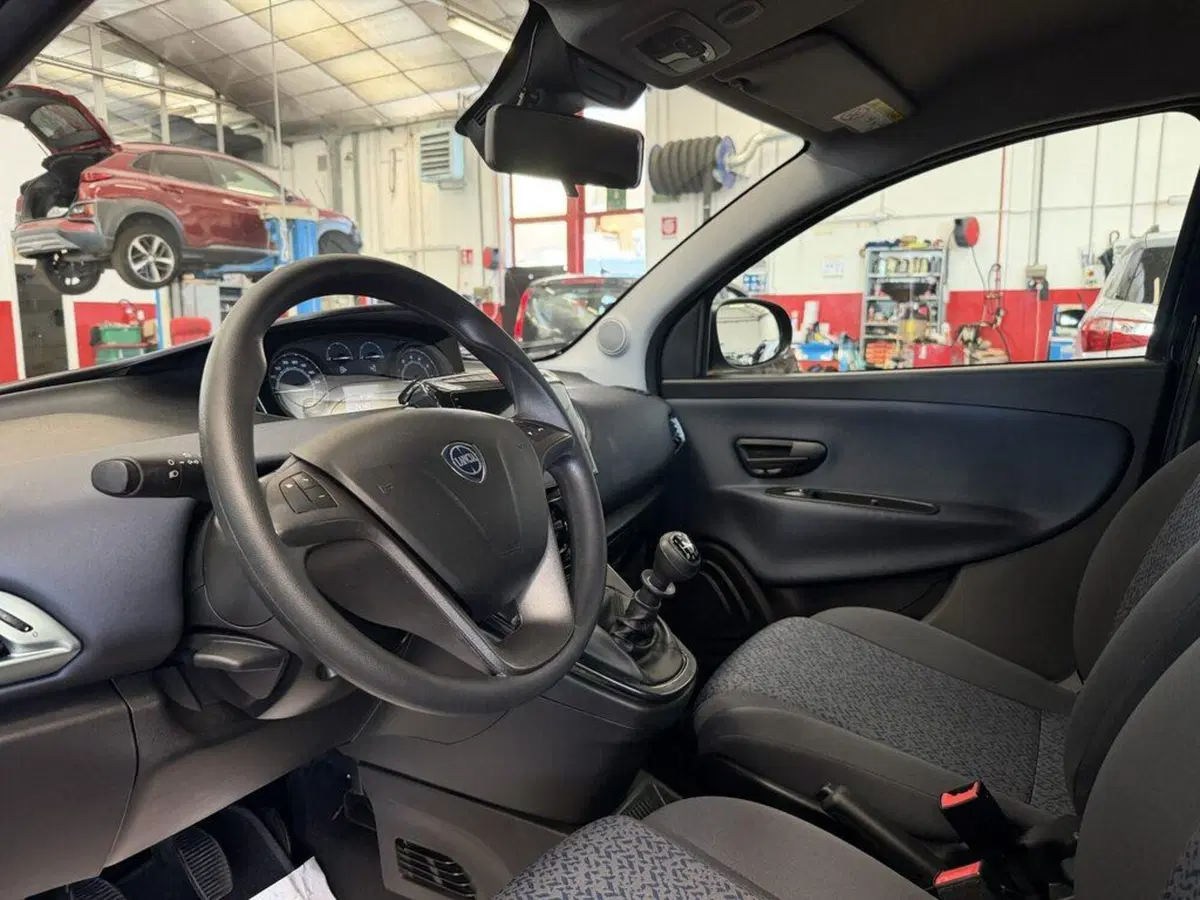 Lancia Ypsilon usata a Monza e Brianza (11)
