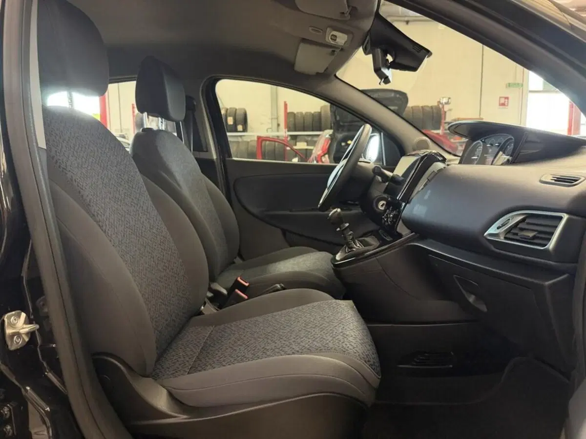Lancia Ypsilon usata a Monza e Brianza (9)