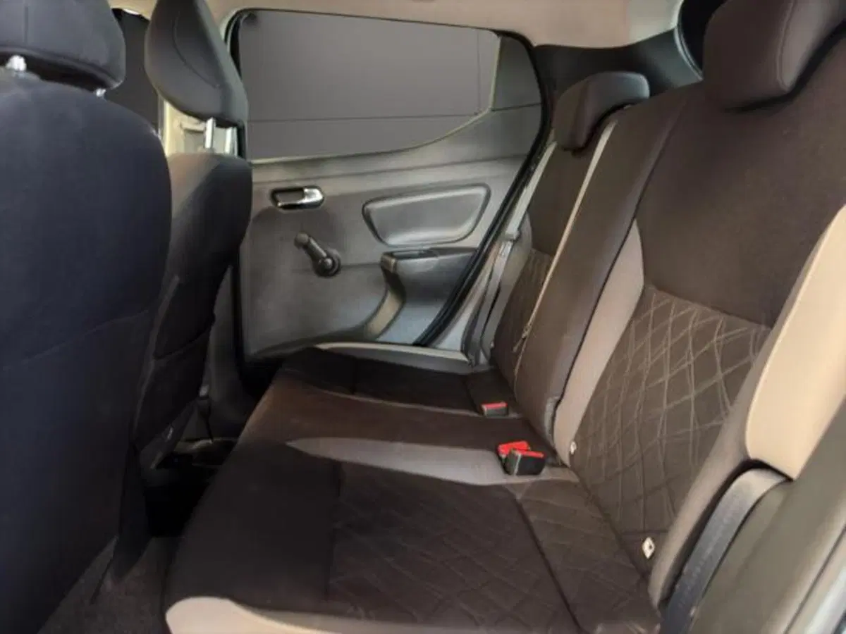 Nissan Micra usata a Milano (13)
