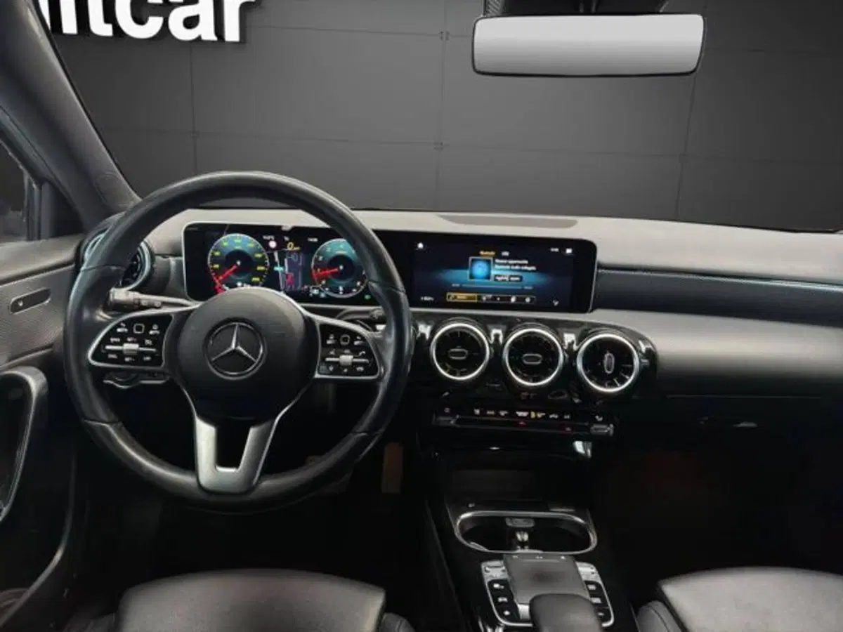 Mercedes-Benz Classe A Sedan usata a Milano (11)