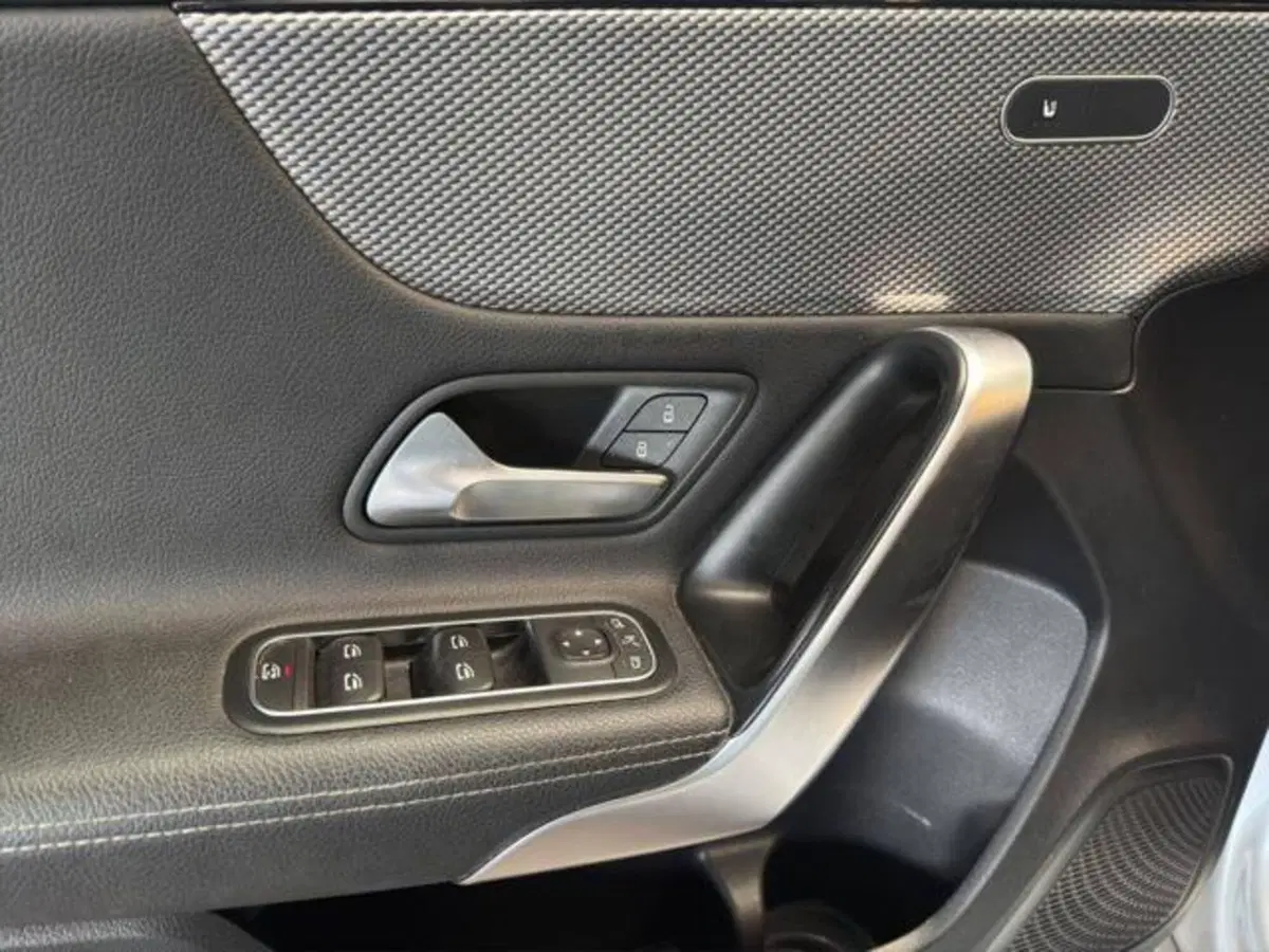 Mercedes-Benz Classe A Sedan usata a Milano (9)