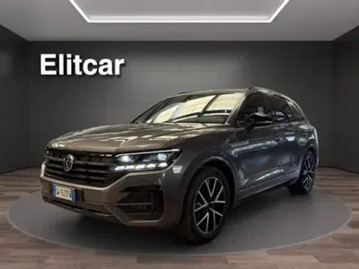 Volkswagen Touareg 3.0 V6 TDI SCR Elegance del 2021 usata a Magenta