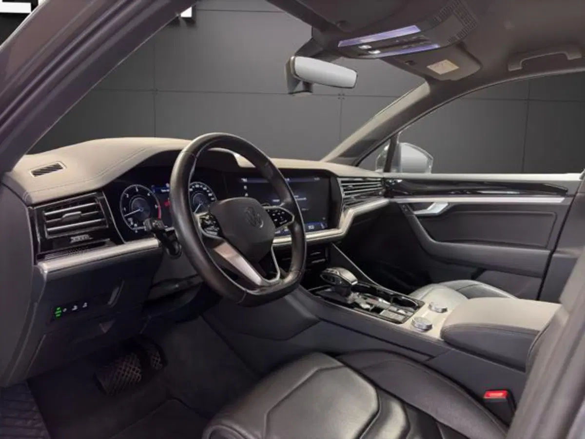 Volkswagen Touareg usata a Milano (10)