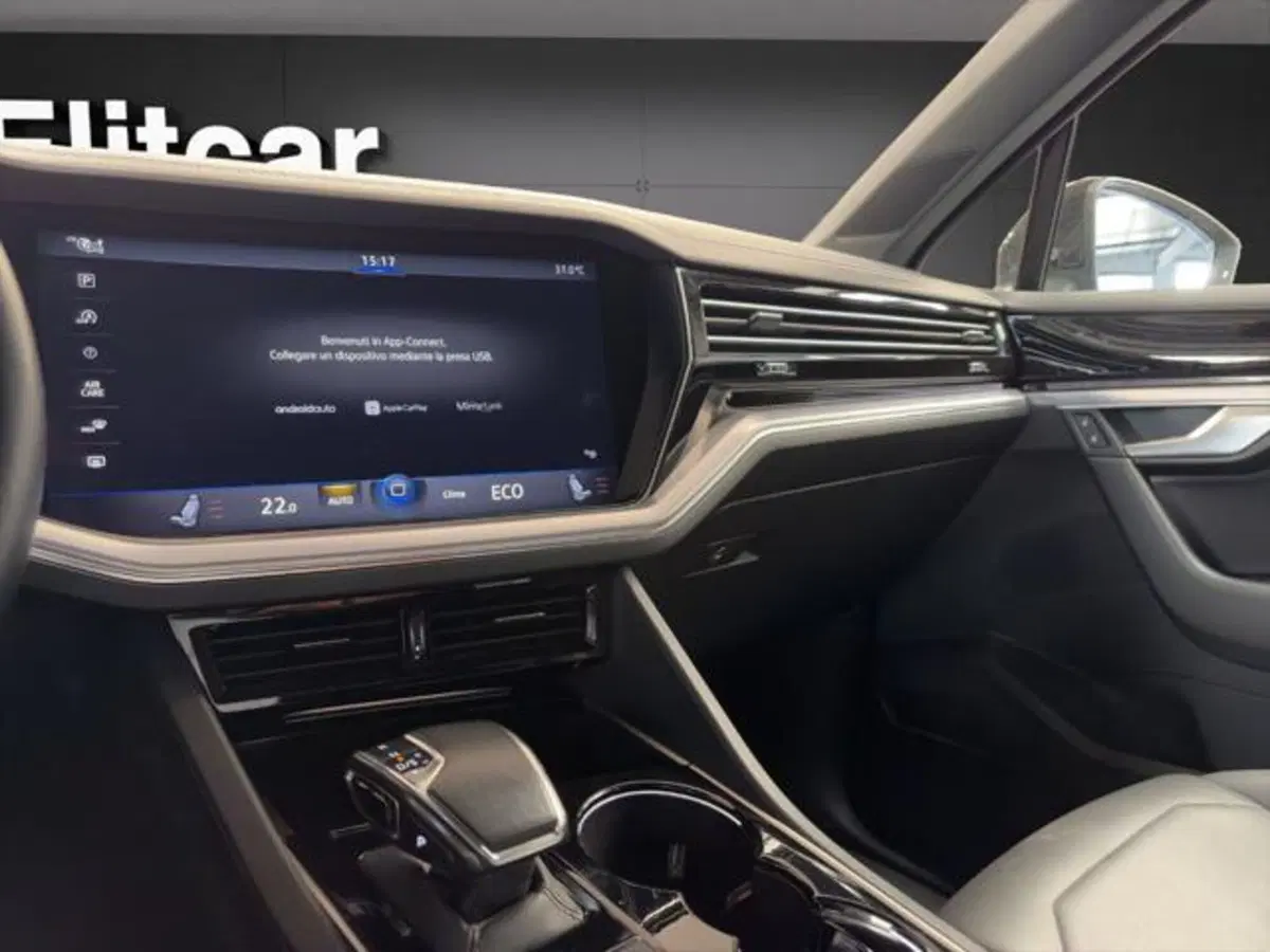 Volkswagen Touareg usata a Milano (13)
