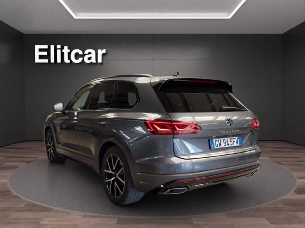 Volkswagen Touareg usata a Milano (4)
