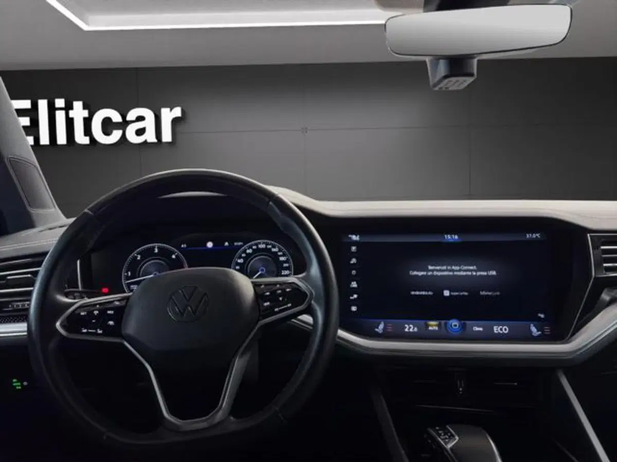 Volkswagen Touareg usata a Milano (9)