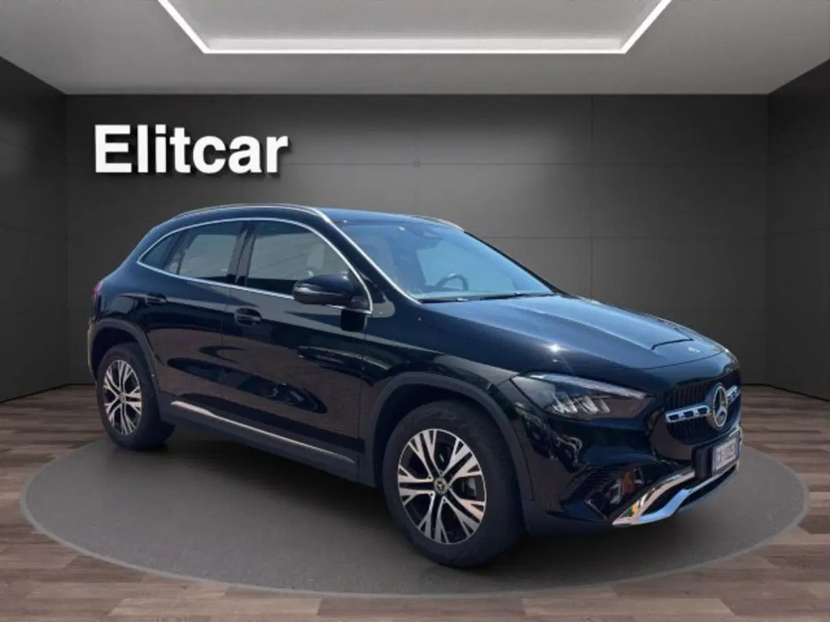 Mercedes-Benz GLA SUV usata a Novara (2)