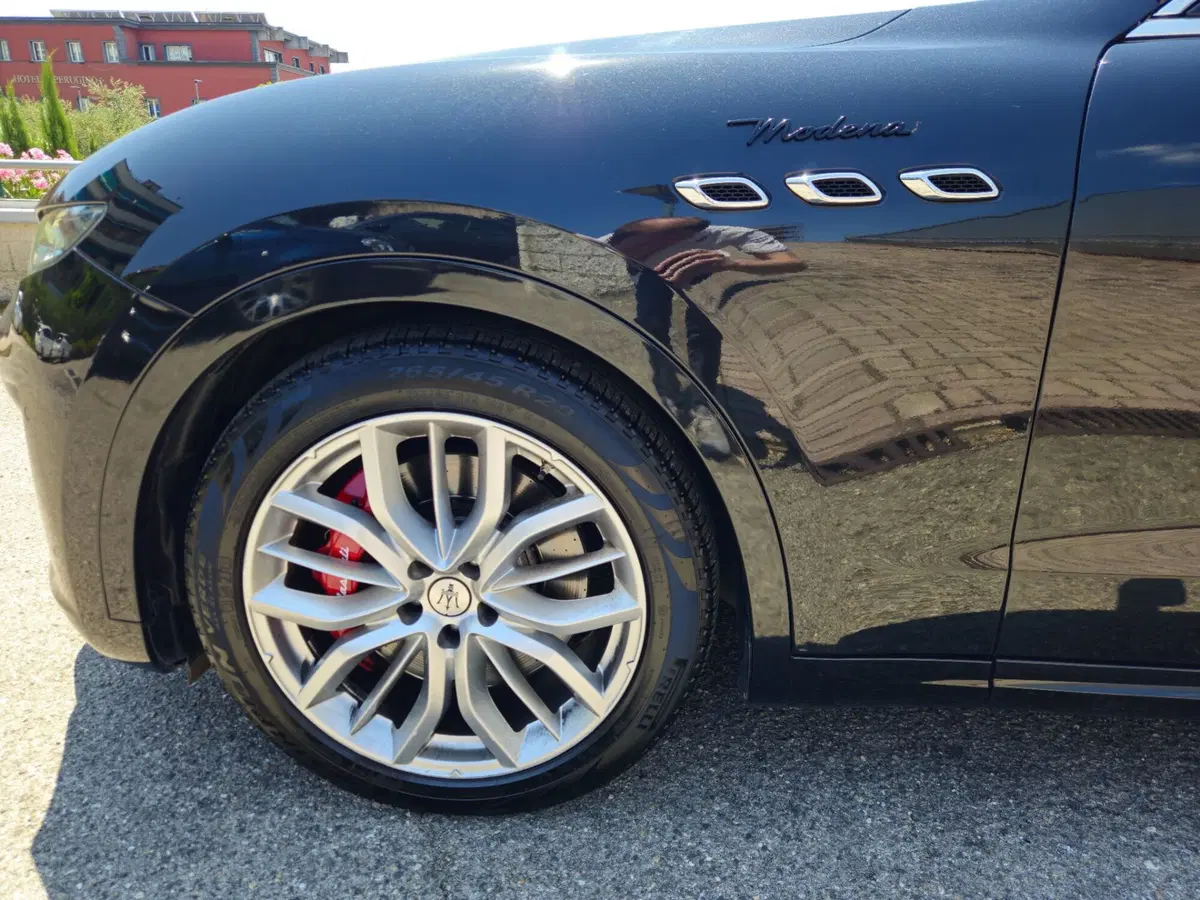 Maserati Levante usata a Perugia (5)