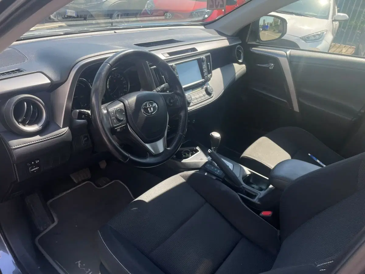 Toyota Rav4 usata a Piacenza (11)