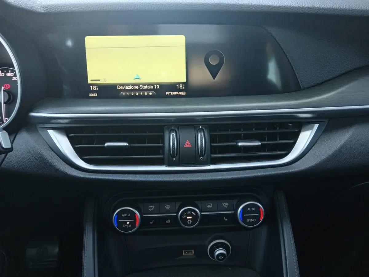 Alfa Romeo Stelvio usata a Alessandria (13)