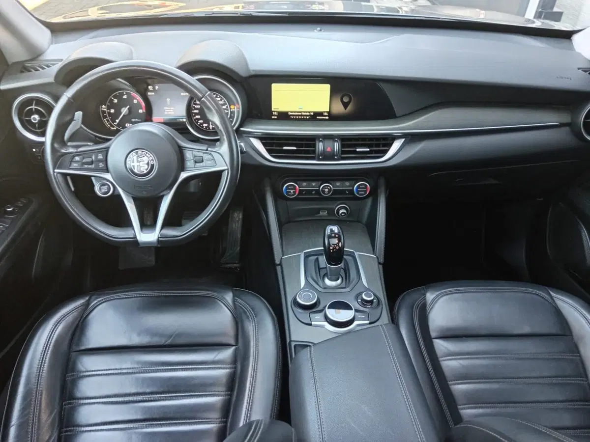 Alfa Romeo Stelvio usata a Alessandria (14)