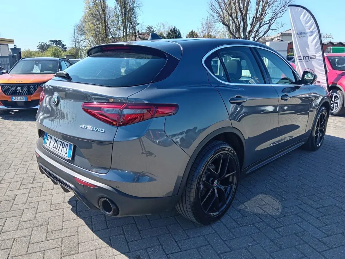 Alfa Romeo Stelvio usata a Alessandria (5)
