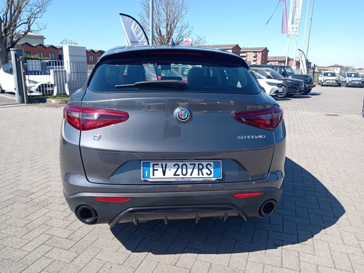 Alfa Romeo Stelvio usata a Alessandria (6)