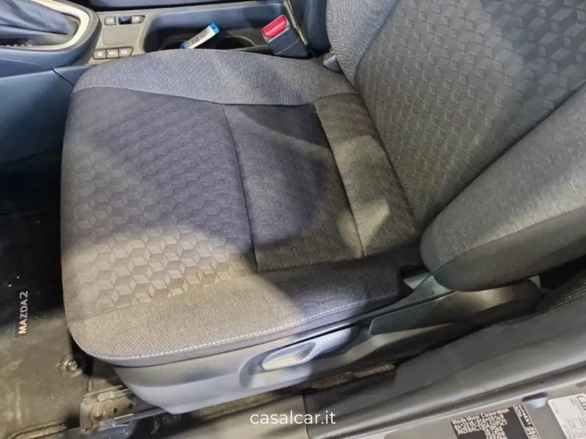 Mazda Mazda2 Hybrid usata a Salerno (12)