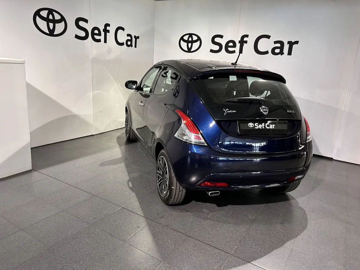 Lancia Ypsilon usata a Milano (5)